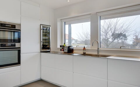 Ebke - 70M from the Sea: Design Intérieur, Sol, Bois, Cuisine, Appareil De Cuisine, Sol, Plafond, Comptoir, Cabinetry, Éclairage