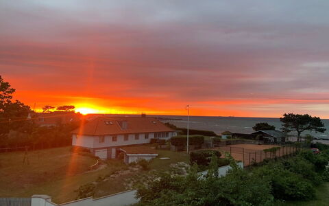 Ebke - 70M from the Sea: Ciel, Afterglow, Le Coucher Du Soleil, Horizon, La Nature, Crépuscule, Orange, Lever Du Soleil, Red Sky At Matin, Soirée