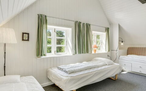 Rebana - 30M from the Sea: Design Intérieur, Bois, Plafond, Lit, Chambre, Sol, Sol, Meubles, Domicile, Pièce