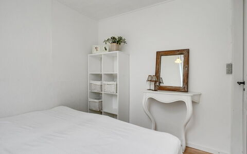 Marita - 225M from the Sea: Herbe, Arbuste, Maison, Jardin, Domicile, Chalet, Lot Terre, Pelouse, Couverture De Sol