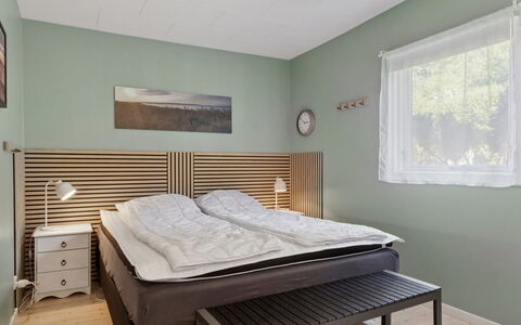 Ømund - 600M to the Fjord: Meubles, Lit, Design Intérieur, Chambre, Bois, Sol, Sol, Literie, Plafond, Linge