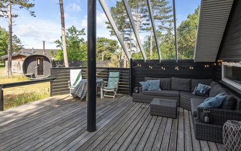 Sahra - 200M from the Sea: Herbe, Arbuste, Maison, Jardin, Domicile, Chalet, Lot Terre, Pelouse, Couverture De Sol