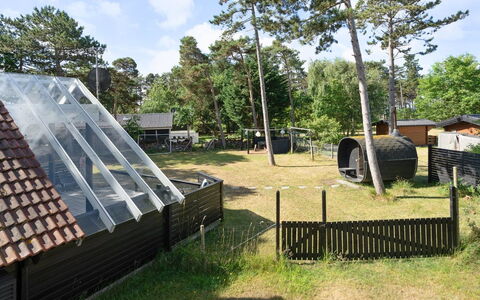 Sahra - 200M from the Sea: Herbe, Arbuste, Maison, Jardin, Domicile, Chalet, Lot Terre, Pelouse, Couverture De Sol