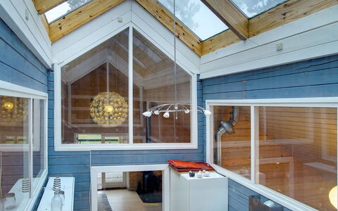Sahra - 200M from the Sea: Toit, Maison, Domicile, Chalet, Siding, Biens, Allée, Batiments Jardin, Cour, Cabanon