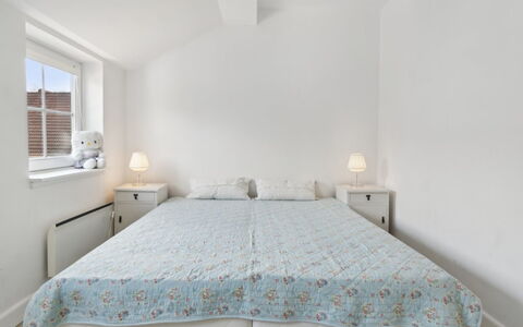 Galia - 2Km from the Sea: Lit, Chambre, Mur, Design Intérieur, Meubles, Drap De Lit, Literie, Sol, Plafond, Linge