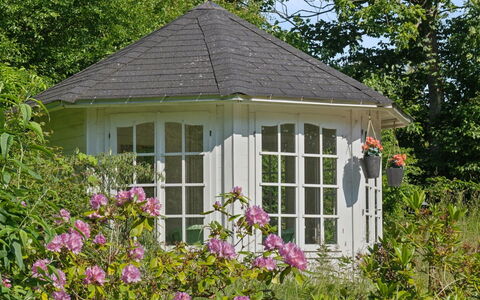 Thora - 800M from the Sea: Domicile, Chalet, Porche, Siding, Ferme, Structure En Plein Air