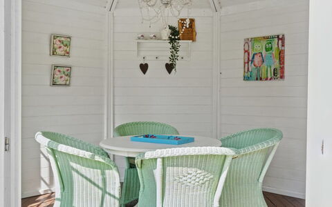 Thora - 800M from the Sea: Domicile, Chalet, Porche, Siding, Ferme, Structure En Plein Air