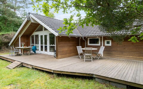 Merina - 700M from the Sea: Bois, Maison, Chalet, Domicile, Toit, Dur, Planche, Porche, Siding, Biens