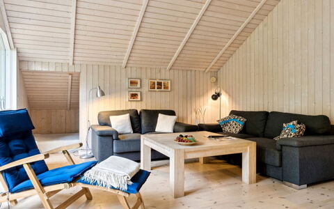 Merina - 700M from the Sea: Meubles, Design Intérieur, Sol, Sol, Bois, Plafond, Parquet, Pièce, Salon, Éclairage