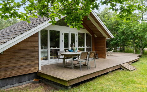Merina - 700M from the Sea: Chalet, Arrière-Cour, Cour, Batiments Jardin, Cabanon, Siding, Mobilier De Jardin, Cabane En Rondins, Structure En Plein Air, Cabane