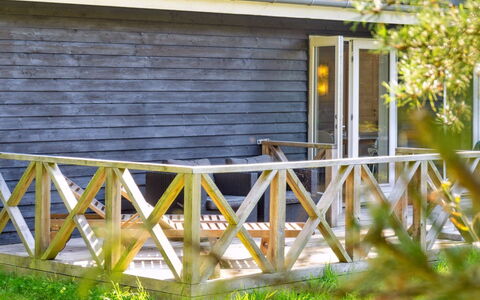 Pietari - 1.2Km from the Sea: Herbe, Arbuste, Maison, Jardin, Domicile, Chalet, Lot Terre, Pelouse, Couverture De Sol