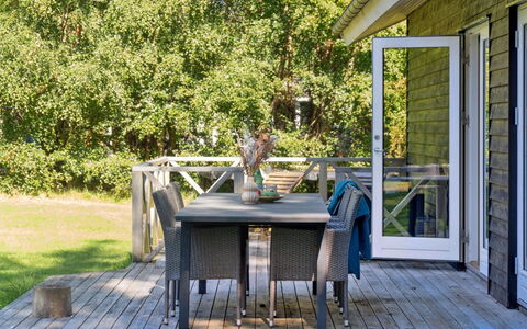 Pietari - 1.2Km from the Sea: Bois, Toit, Architecture, Domicile, Maison, Chalet, Siding, Dur, Pente, Biens