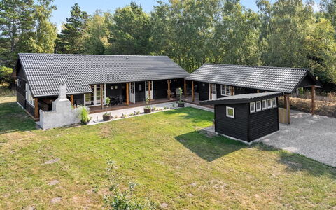 Kunegunda - 650M from the Sea: Bâtiment, Maison, Bois, Domicile, Toit, Chalet, Zone Résidentielle, Arbuste, Architecture