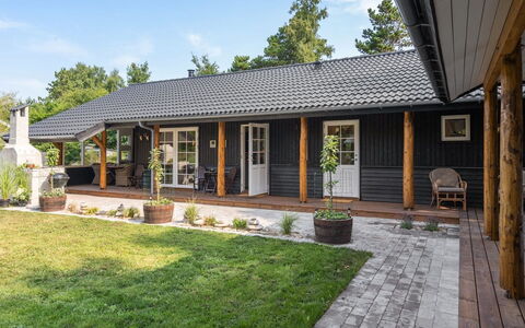 Kunegunda - 650M from the Sea: Toit, Maison, Domicile, Chalet, Siding, Biens, Allée, Batiments Jardin, Cour, Cabanon