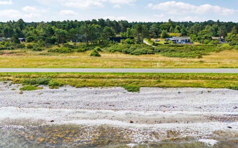 Gjorgje - 100M from the Sea: Toit, Maison, Domicile, Chalet, Siding, Biens, Allée, Batiments Jardin, Cour, Cabanon