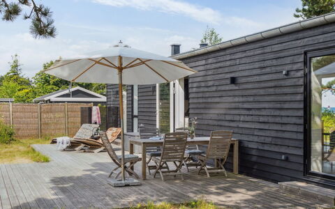 Gjorgje - 100M from the Sea: Maison, Domicile, Toit, Chalet, Lot Terre, Biens, Ferme, Village, Ferme