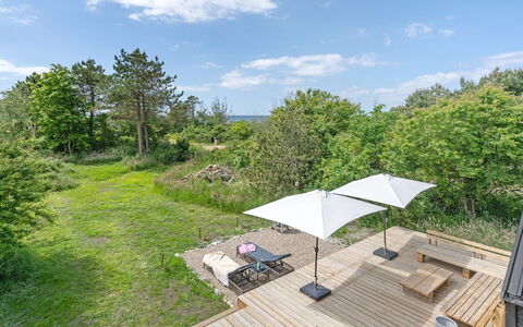 Henrik - 100M from the Sea: Piscine, Mobilier De Jardin, Meubles, Recours, Dalle, Eco Hôtel, Ombre, Chaise, Loisir, Biens