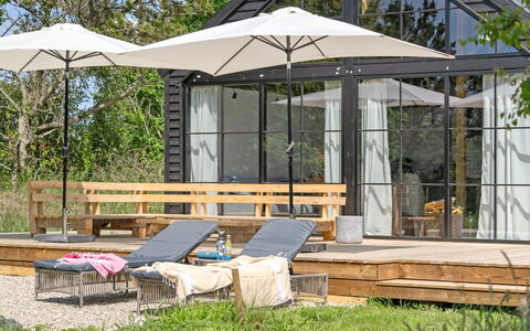 Henrik - 100M from the Sea: Piscine, Mobilier De Jardin, Meubles, Recours, Dalle, Eco Hôtel, Ombre, Chaise, Loisir, Biens