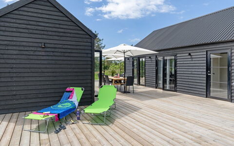 Henrik - 100M from the Sea: Piscine, Mobilier De Jardin, Meubles, Recours, Dalle, Eco Hôtel, Ombre, Chaise, Loisir, Biens