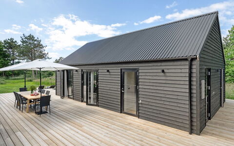 Henrik - 100M from the Sea: Piscine, Mobilier De Jardin, Meubles, Recours, Dalle, Eco Hôtel, Ombre, Chaise, Loisir, Biens