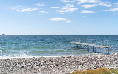 Henrik - 100M from the Sea: Piscine, Mobilier De Jardin, Meubles, Recours, Dalle, Eco Hôtel, Ombre, Chaise, Loisir, Biens