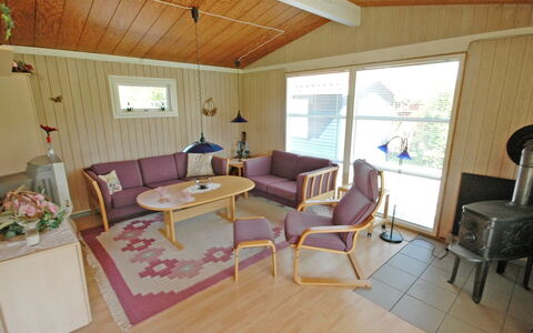 Yari - 250M from the Sea: Toit, Domicile, Porte, Chalet, Ombre, Siding, Cour, Biens, Arrière-Cour