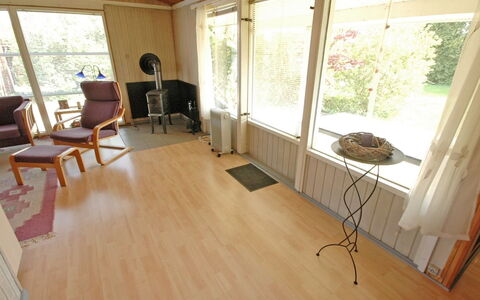 Yari - 250M from the Sea: Toit, Domicile, Porte, Chalet, Ombre, Siding, Cour, Biens, Arrière-Cour