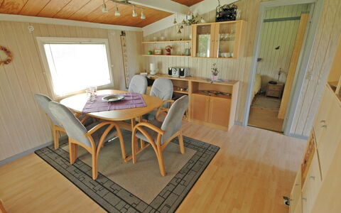 Yari - 250M from the Sea: Toit, Domicile, Porte, Chalet, Ombre, Siding, Cour, Biens, Arrière-Cour