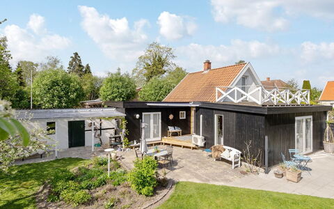 Eeli - 150M from the Sea: Toit, Maison, Domicile, Zone Résidentielle, Chalet, Biens, Ferme, Jardin, Banlieue, Siding