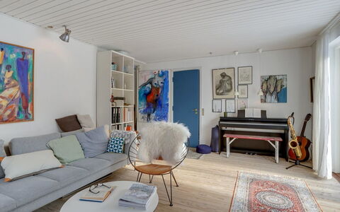 Eeli - 150M from the Sea: Meubles, Design Intérieur, Sol, Mur, Sol, Bois, Plafond, Salon, Parquet, Canapé