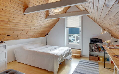Eeli - 150M from the Sea: Design Intérieur, Sol, Chambre, Meubles, Bois, Sol, Plafond, Lit, Grenier, Parquet