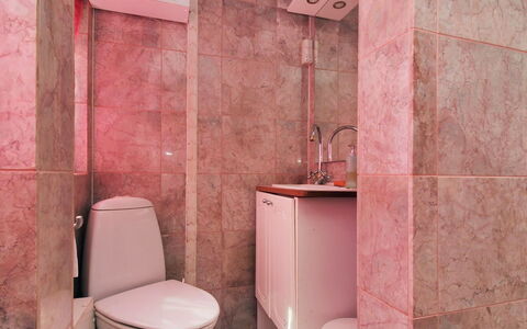Enrik - 123M from the Sea: Salle De Bains, Luminaire Plomberie, Sol, Toilette, Siège De Toilette, Sol, Plomberie, Évier, Design Intérieur, Robinet
