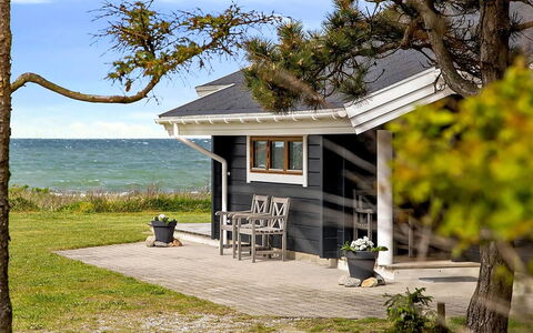 Stacie - 10M from the Sea: Domicile, Chalet, Porche, Siding, Ferme, Structure En Plein Air