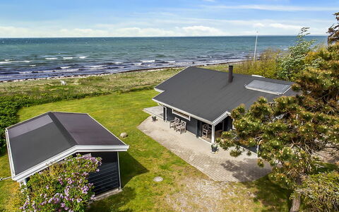 Stacie - 10M from the Sea: Domicile, Chalet, Porche, Siding, Ferme, Structure En Plein Air