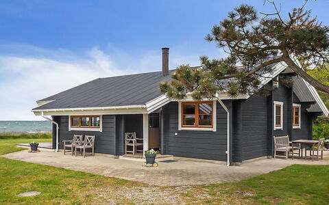 Stacie - 10M from the Sea: Domicile, Chalet, Porche, Siding, Ferme, Structure En Plein Air