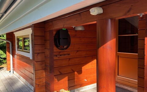 Gulborg - 25M from the Sea: Toit, Maison, Domicile, Chalet, Siding, Biens, Allée, Batiments Jardin, Cour, Cabanon