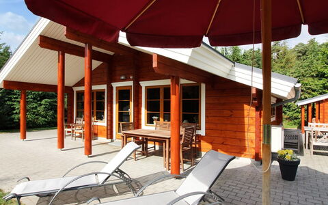 Gulborg - 25M from the Sea: Design Intérieur, Meubles, Sol, Plafond, Sol, Table Cuisine Et Salle A Manger, Pièce, Éclairage, Chaise, Luminaire