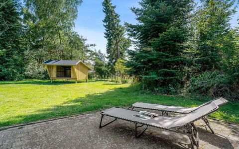 Uta - 300M from the Sea: Bois, Maison, Toit, Architecture, Domicile, Porte, Chalet, Siding, Batiments Jardin, Conception
