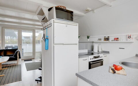 Mijat - 100M from the Sea: Sol, Sol, Design Intérieur, Cuisine, Principaux Appliance, Plafond, Meubles, Appartement, Comptoir, Pièce