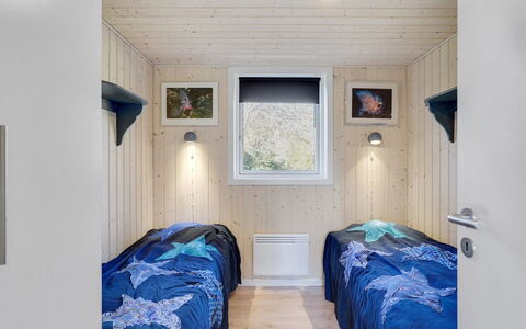 Tancred - 200M from the Sea: Bois, Chambre, Plafond, Domicile, Sol, Porte, Pièce, Lit, Literie, Drap De Lit