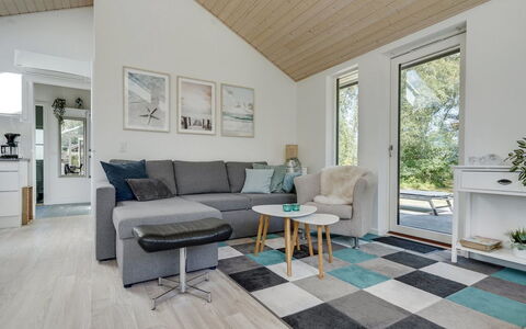Jelke - 50M from the Sea: Appartement, Ombre, Balcon, Chaise, Clôture, Mobilier De Jardin, Aluminium, Gazon Artificiel