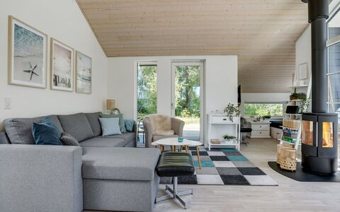 Jelke - 50M from the Sea: Appartement, Ombre, Balcon, Chaise, Clôture, Mobilier De Jardin, Aluminium, Gazon Artificiel