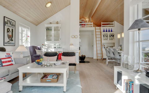 Miika - 100M from the Sea: Bois, Plafond, Design Intérieur, Meubles, Domicile, Salon, Pièce, Canapé, Luminaire, Chalet