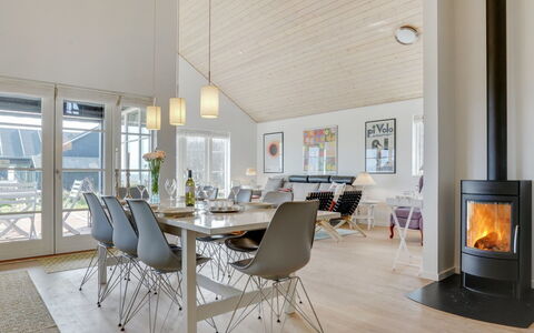 Miika - 100M from the Sea: Sol, Design Intérieur, Bois, Plafond, Sol, Meubles, Chaise, Parquet, Domicile, Salon