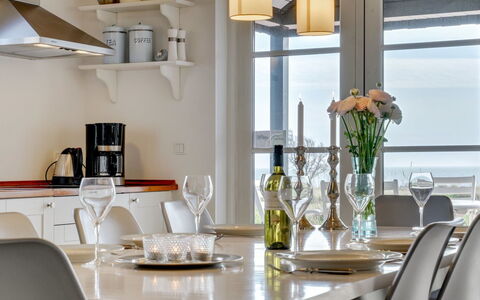 Miika - 100M from the Sea: Meubles, Design Intérieur, Luminaire, Table, Chaise, Éclairage, Plafond, Salle À Manger, Sol, Vaisselle
