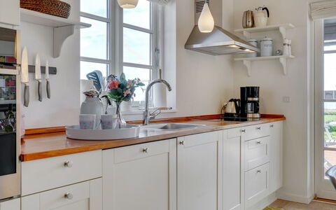 Miika - 100M from the Sea: Cuisine, Comptoir, Design Intérieur, Cabinetry, Sol, Meubles, Bois, Appareil De Cuisine, Sol, Luminaire