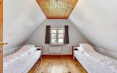 Redlef - 9Km from the Sea: Bois, Sol, Sol, Design Intérieur, Plafond, Meubles, Parquet, Chambre, Pièce, Lit