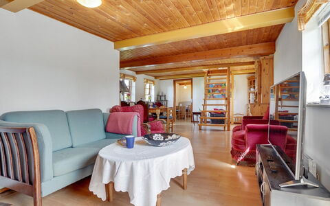 Redlef - 9Km from the Sea: Meubles, Design Intérieur, Sol, Bois, Sol, Plafond, Pièce, Canapé, Salon, Chaise