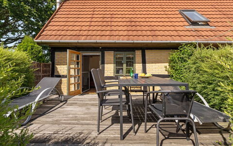 Redlef - 9Km from the Sea: Sol, Mur, Sol, Design Intérieur, Bois, Plafond, Parquet, Éclairage, Meubles, Revêtement De Sol Stratifié