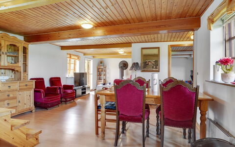 Redlef - 9Km from the Sea: Sol, Mur, Sol, Design Intérieur, Bois, Plafond, Parquet, Éclairage, Meubles, Revêtement De Sol Stratifié